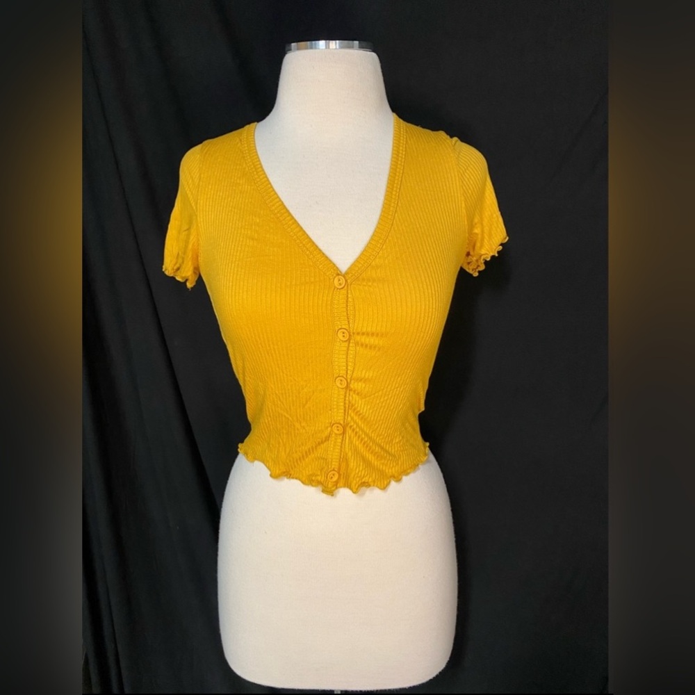 Gold Ruched Crop Top - Picture 3 of 4